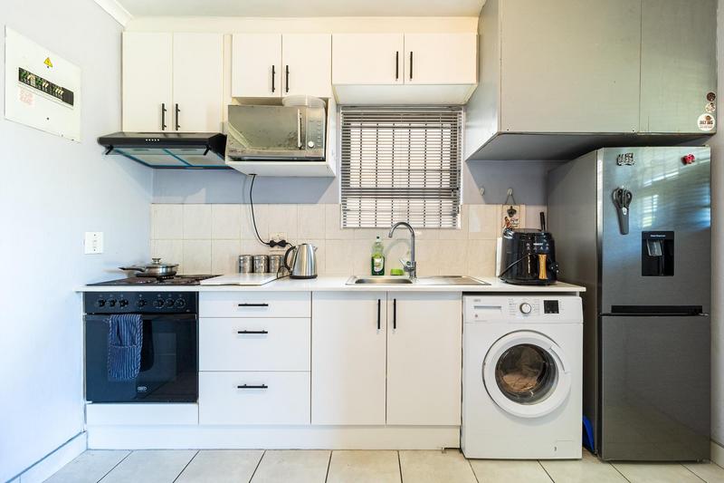 To Let 1 Bedroom Property for Rent in Loevenstein Western Cape